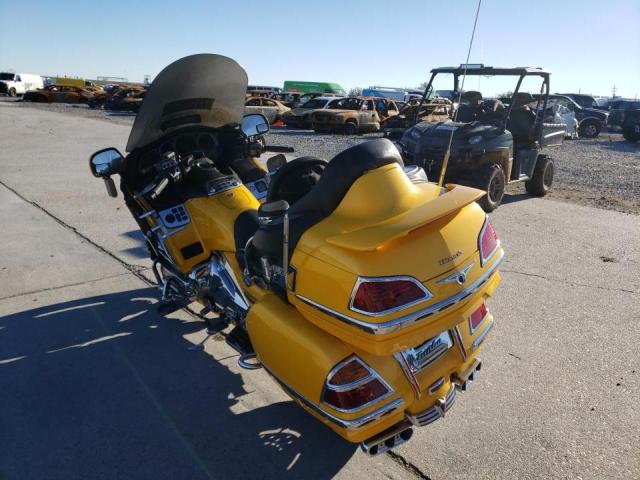 1HFSC47493A202985 - 2003 HONDA GL1800 A YELLOW photo 3