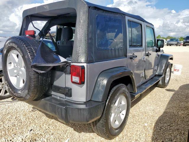 1C4BJWDG9HL556804 - 2017 JEEP WRANGLER U SILVER photo 4