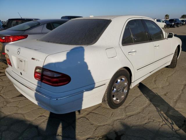 WDBJF65J4YB098505 - 2000 MERCEDES-BENZ E-320 WHITE photo 3