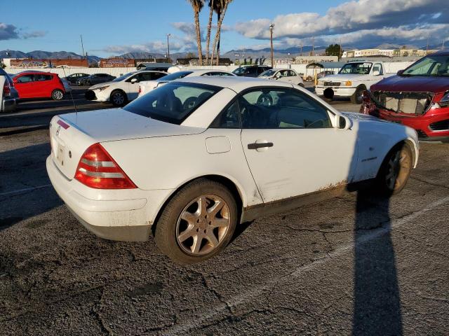 WDBKK47F3WF079463 - 1998 MERCEDES-BENZ SLK 230 KO WHITE photo 3