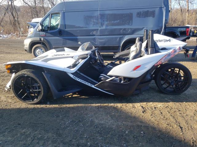 57XAAPFAXK8130552 - 2019 POLARIS SLINGSHOT WHITE photo 9