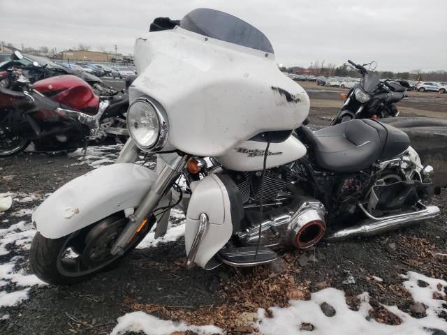 1HD1KBM19BB672240 - 2011 HARLEY-DAVIDSON FLHX WHITE photo 2