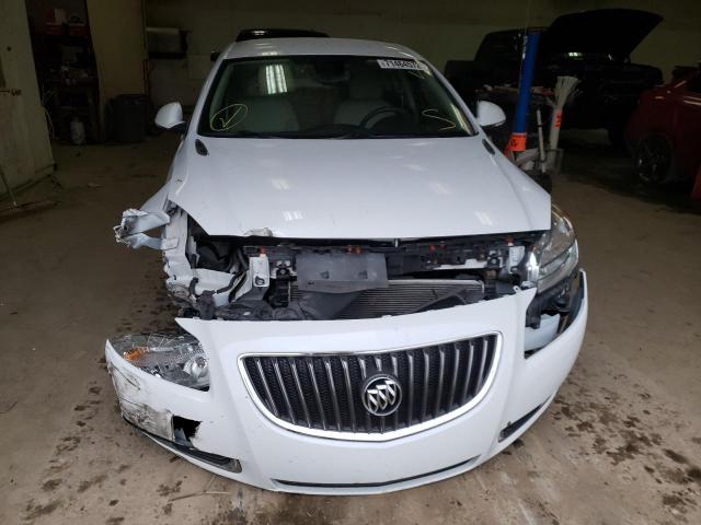 2G4GR5EK4C9138335 - 2012 BUICK REGAL WHITE photo 5