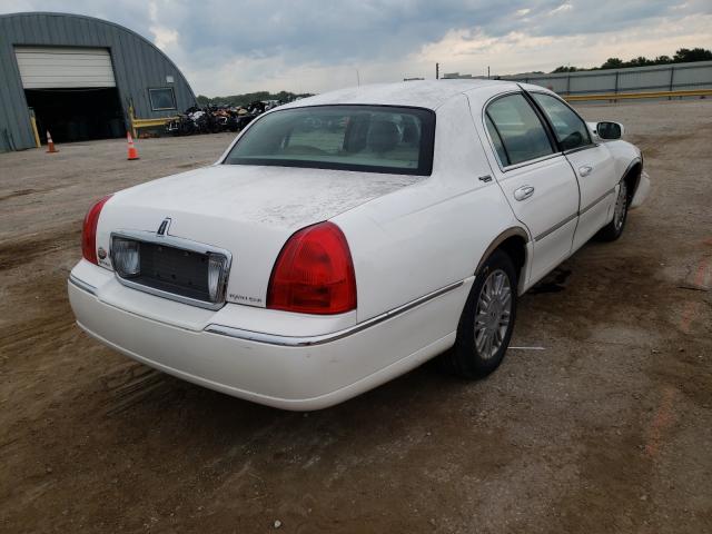 2LNHM82V88X654400 - 2008 LINCOLN TOWN CAR S WHITE photo 4