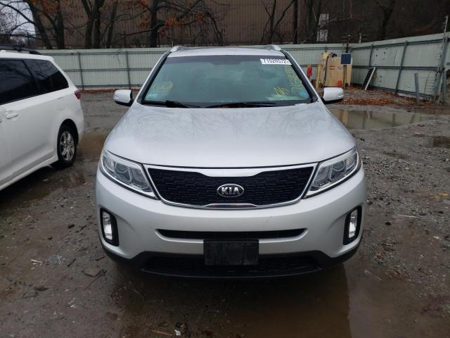 5XYKTCA65FG554481 - 2015 KIA SORENTO WHITE photo 5