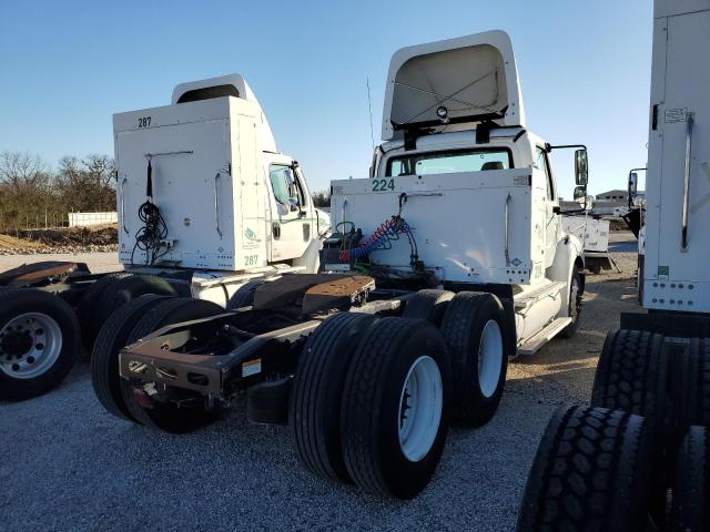 1FUJC5DX0CHBR9066 - 2012 FREIGHTLINER M2 112 MED WHITE photo 4