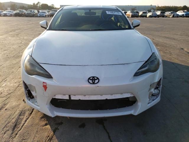 JF1ZNAA19D2700640 - 2013 TOYOTA SCION FR-S WHITE photo 5