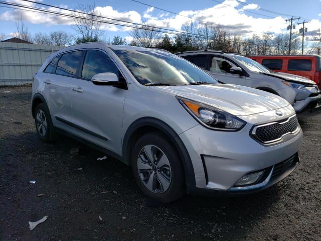 KNDCD3LD7K5236250 - 2019 KIA NIRO EX SILVER photo 4