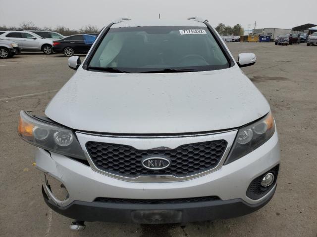 5XYKTDA20CG287913 - 2012 KIA SORENTO BA SILVER photo 5