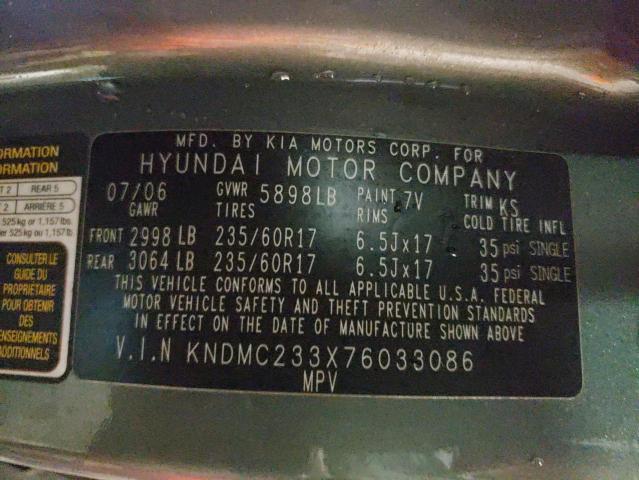 KNDMC233X76033086 - 2007 HYUNDAI ENTOURAGE GRAY photo 13