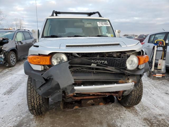 JTEBU11F070****** - 2007 TOYOTA FJ CRUISER SILVER photo 5