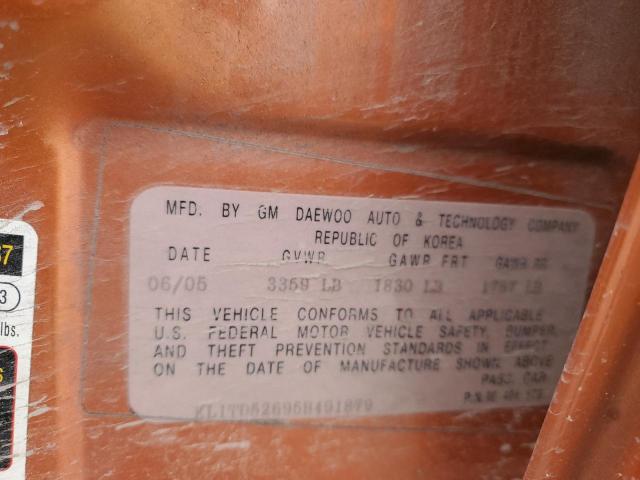 KL1TD52695B491879 - 2005 CHEVROLET AVEO BASE ORANGE photo 12