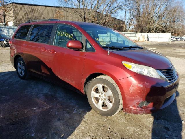 5TDKK3DC3BS068768 - 2011 TOYOTA SIENNA LE RED photo 4