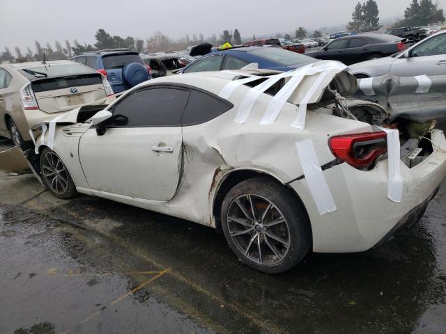 JF1ZNAA12H9709774 - 2017 TOYOTA 86 BASE WHITE photo 2