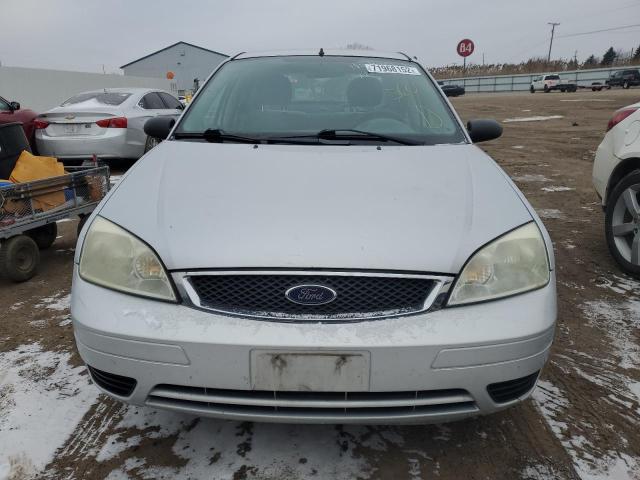 1FAHP34N27W117193 - 2007 FORD FOCUS ZX4 SILVER photo 5