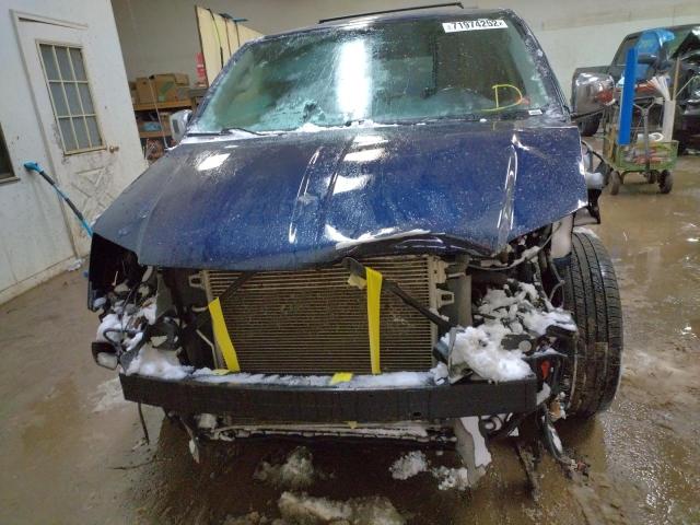 2C4RC1CG7ER286018 - 2014 CHRYSLER TOWN & COU BLUE photo 5