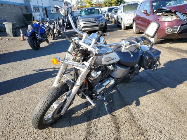 JH2RC44621K500243 - 2001 HONDA VT750 CD2 SILVER photo 2