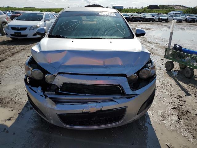 1G1JA5SH3D4237672 - 2013 CHEVROLET SONIC LS SILVER photo 5