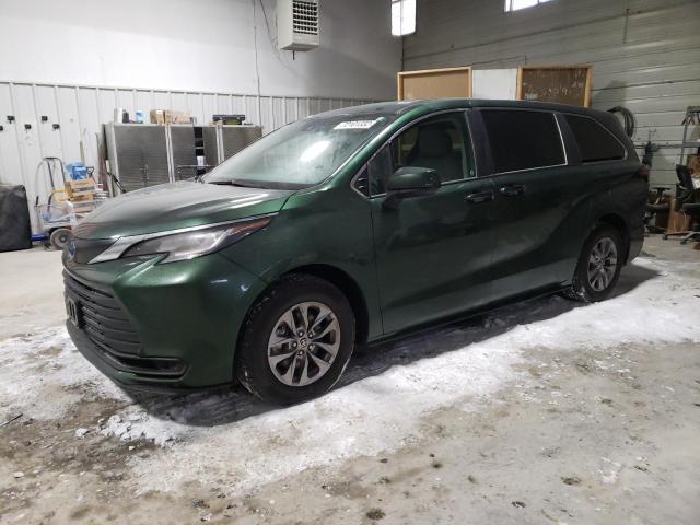 5TDKRKEC5NS094927 - 2022 TOYOTA SIENNA LE GREEN photo 1