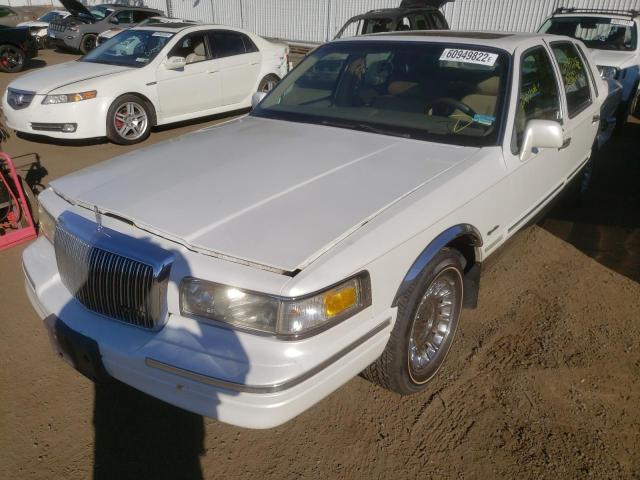 1LNLM82W2VY614733 - 1997 LINCOLN TOWN CAR S WHITE photo 2