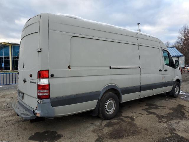 WD3PE8CC2B5538994 - 2011 MERCEDES-BENZ SPRINTER 2 GRAY photo 4