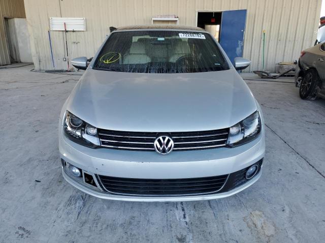 WVWFW7AH4CV005943 - 2012 VOLKSWAGEN EOS LUX Сріблястий фото 5