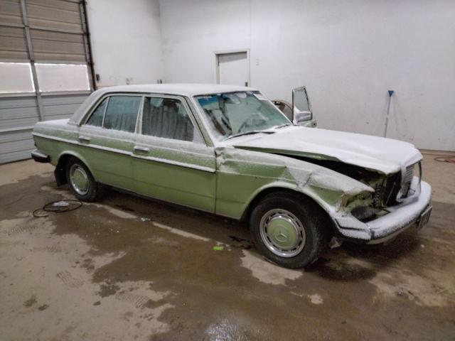 12312310019218 - 1977 MERCEDES-BENZ 240 D GREEN photo 4