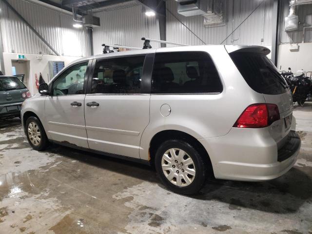 2V4RW4DG0BR621709 - 2011 VOLKSWAGEN ROUTAN S SILVER photo 2