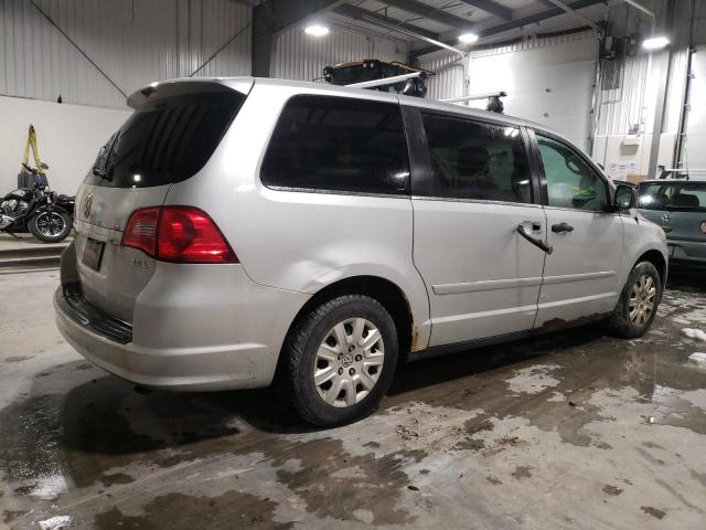 2V4RW4DG0BR621709 - 2011 VOLKSWAGEN ROUTAN S SILVER photo 3