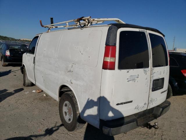 1GCGG25C581174502 - 2008 CHEVROLET EXPRESS G2 WHITE photo 2