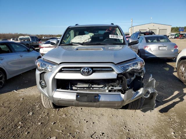 JTERU5JR5N6071264 - 2022 TOYOTA 4RUNNER SR SILVER photo 5