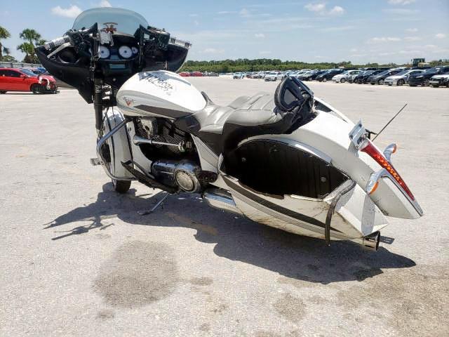 5VPYW36N3G3****** - 2016 VICTORY MOTORCYCLES MAGNUM WHITE photo 3