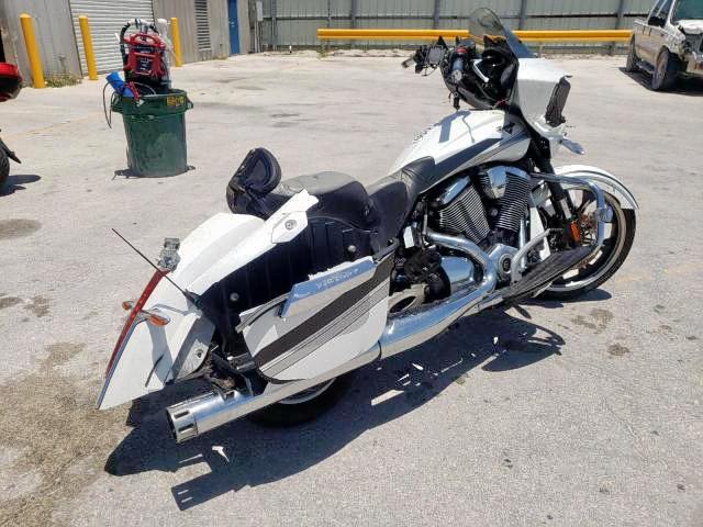 5VPYW36N3G3****** - 2016 VICTORY MOTORCYCLES MAGNUM WHITE photo 4