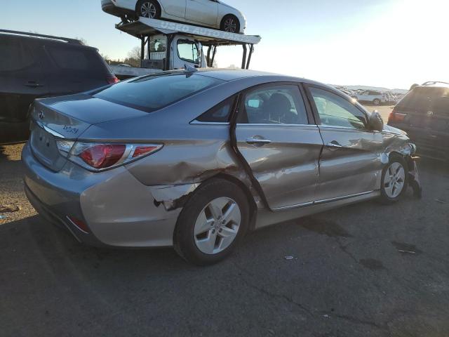 KMHEC4A46BA001815 - 2011 HYUNDAI SONATA HYB SILVER photo 3