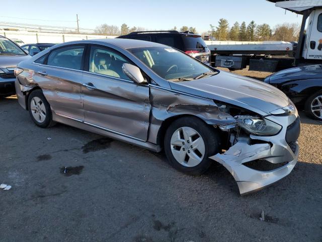 KMHEC4A46BA001815 - 2011 HYUNDAI SONATA HYB SILVER photo 4