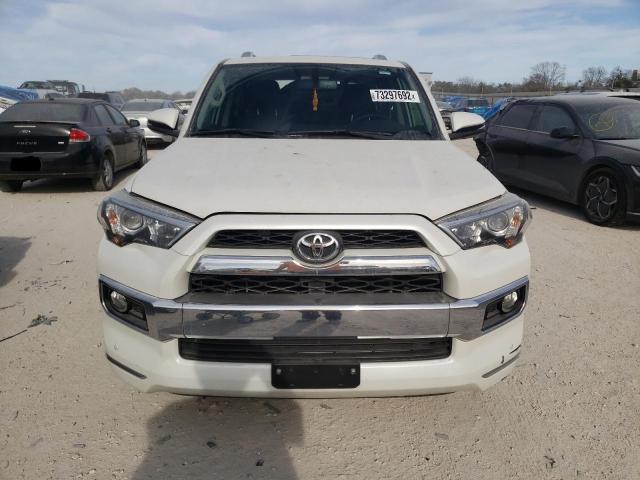 JTEZU5JR5J5190917 - 2018 TOYOTA 4RUNNER SR WHITE photo 5