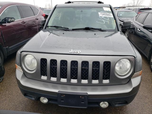 1C4NJPBA0CD640031 - 2012 JEEP PATRIOT SP GRAY photo 5