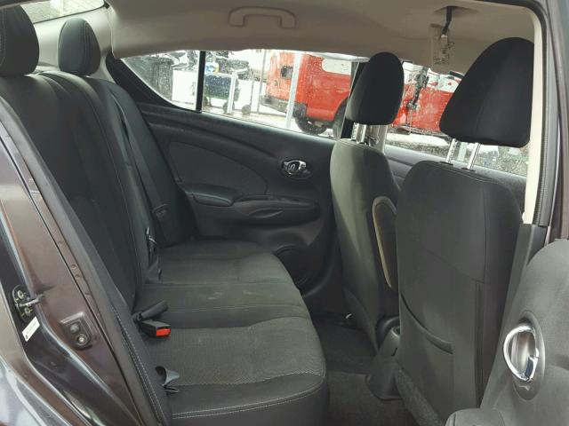 3N1CN7AP2FL860645 - 2015 NISSAN VERSA S GRAY photo 6