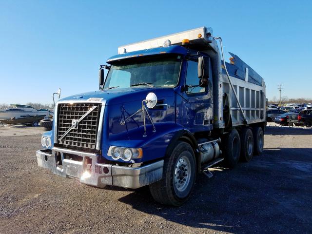 4V5K99GF04N364442 - 2004 VOLVO VHD  photo 2