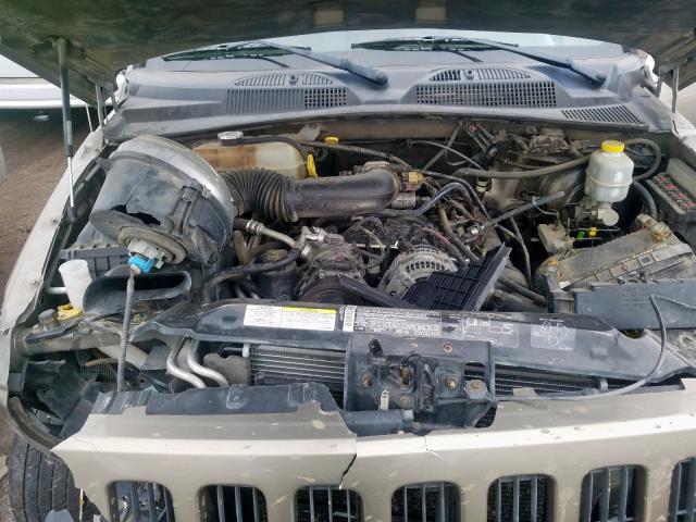 1J4GL38K95W709828 - 2005 JEEP LIBERTY RENEGADE  photo 7