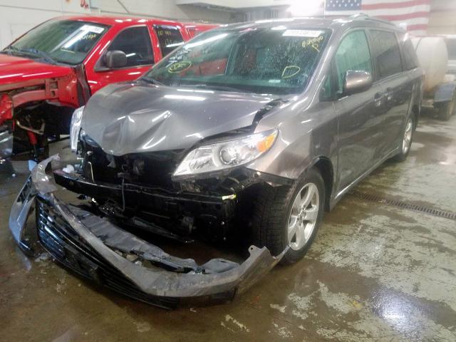 5TDKZ3DC1JS906936 - 2018 TOYOTA SIENNA LE  photo 2