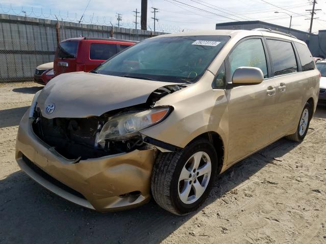 5TDKK3DC0BS107929 - 2011 TOYOTA SIENNA LE  photo 2