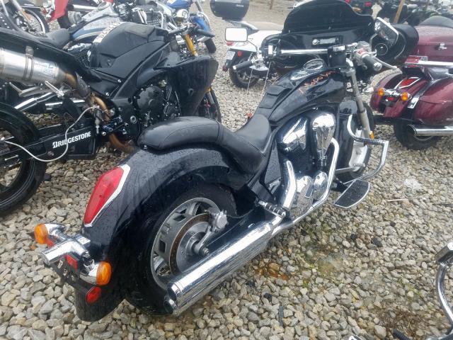 JH2SC6601AK000970 - 2010 HONDA VT1300 CR  photo 4