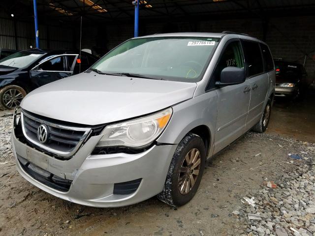 2V8HW44189R550484 - 2009 VOLKSWAGEN ROUTAN S  photo 2