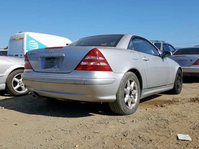 WDBKK65F92F261323 - 2002 MERCEDES-BENZ SLK 320  photo 4