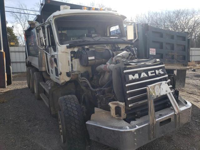 1M2AT13C07M001073 - 2007 MACK 700 CTP700 WHITE photo 9