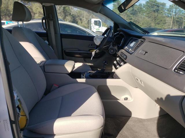 KNDMA5C12G6145659 - 2016 KIA SEDONA L WHITE photo 5