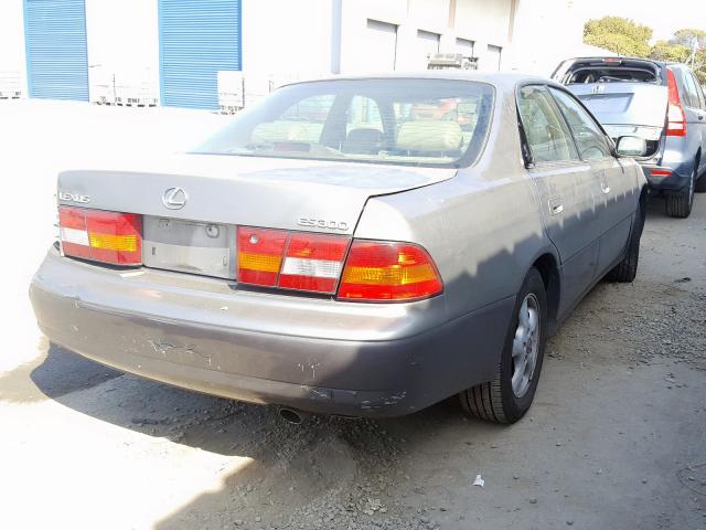 JT8BF22G1V0030689 - 1997 LEXUS ES 300  photo 4