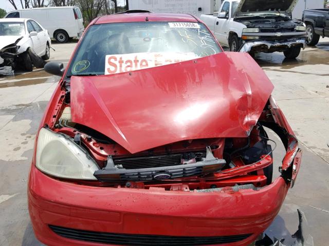 1FAFP33P9YW141017 - 2000 FORD FOCUS LX RED photo 9