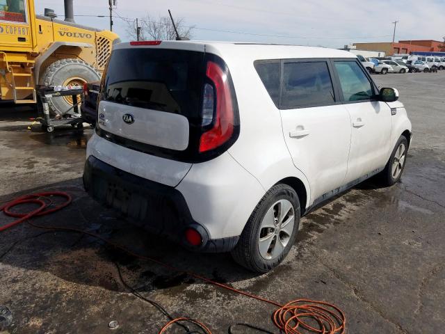 KNDJN2A26G7393800 - 2016 KIA SOUL  photo 4